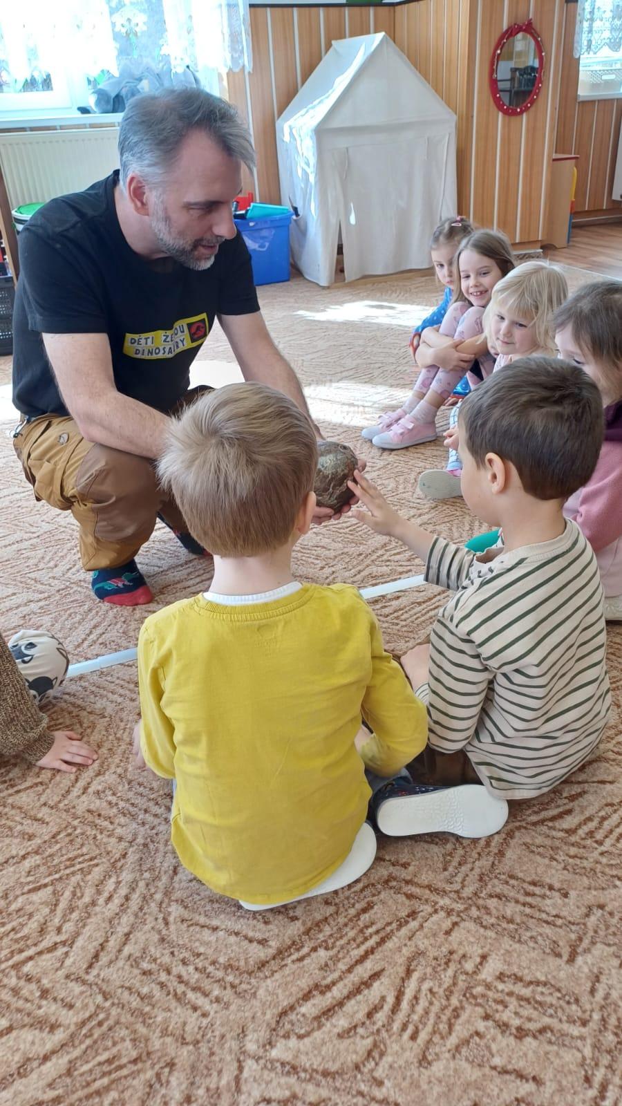dinosauři ve školce - 3