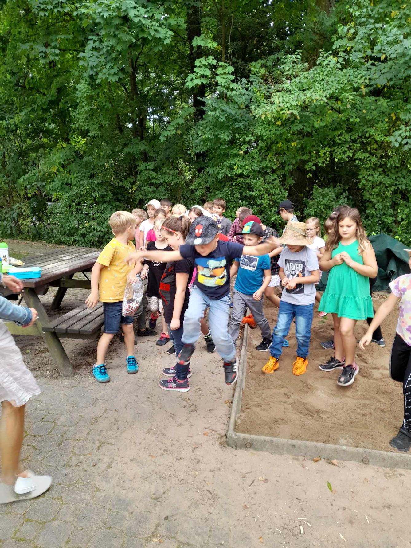 Pohádkové seznamovací sportovní odpoledne ve družince - 11