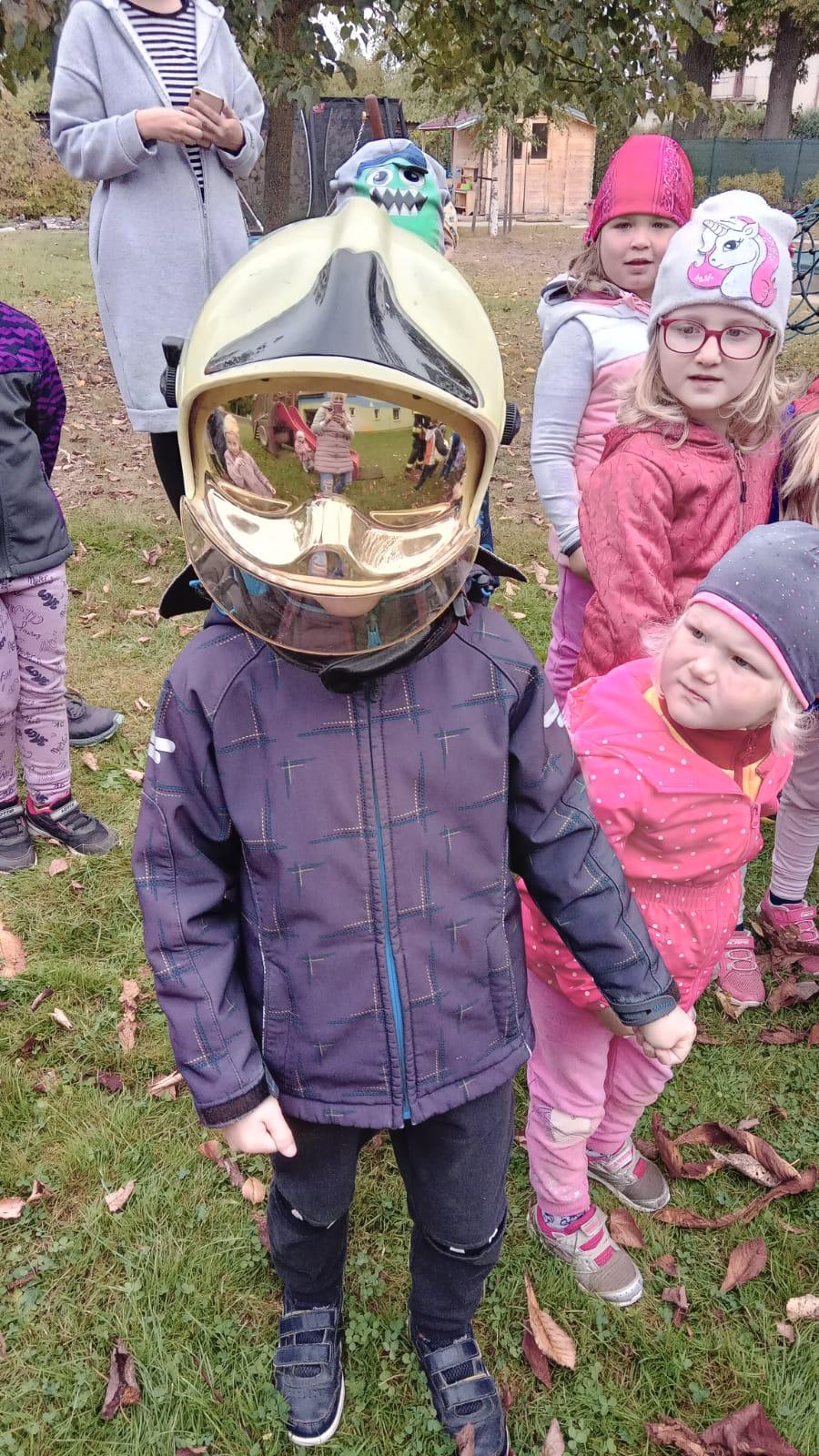 Návštěva dobrovolných hasičů v naší školce... - 8