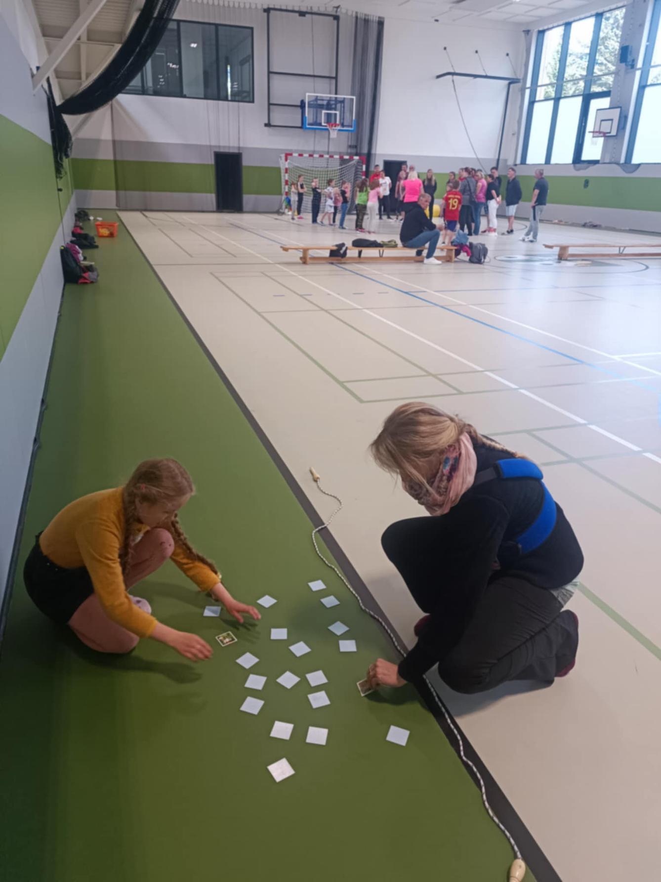 Družinka a děti s rodiči**"sportovní odpoledne" - 22