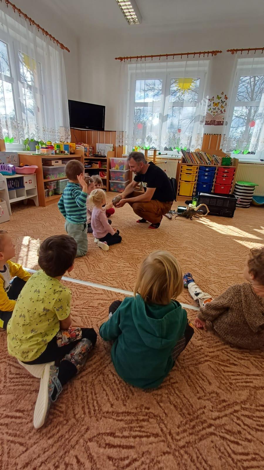 dinosauři ve školce - 4