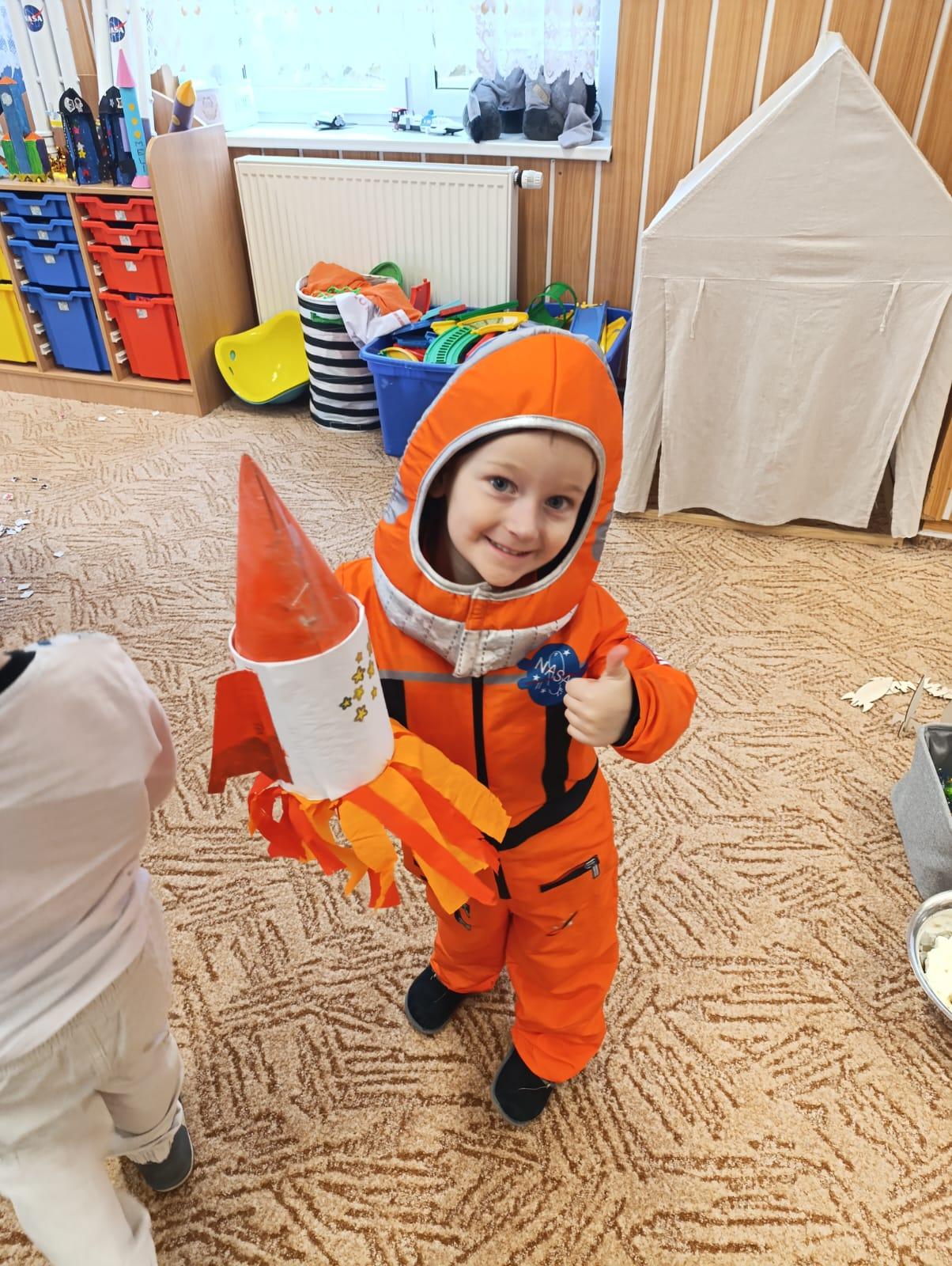 karneval na téma vesmír + přehlídka raket - 20