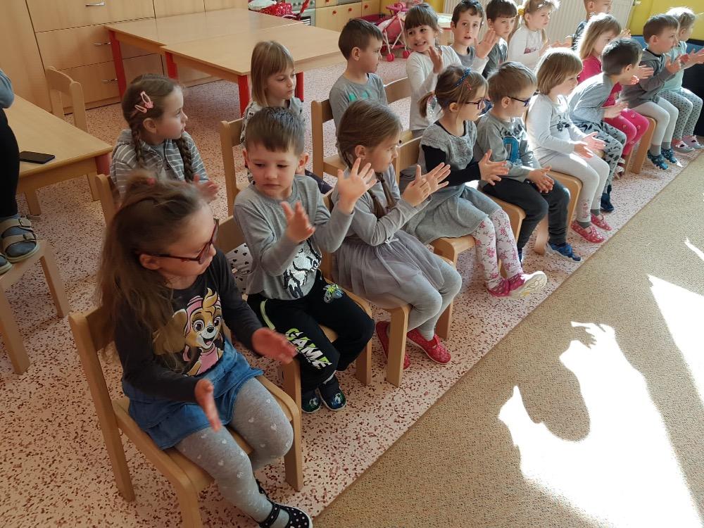 DIVADLO U DVOU SLUNCÍ ,,ZA SKŘÍTKY DO LESA" - 3