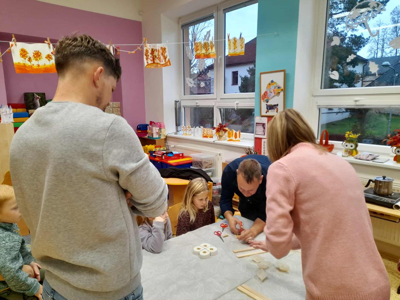 VÝROBA SVÍČEK - DRUŽINKY 1.a 2. oddělení - 16