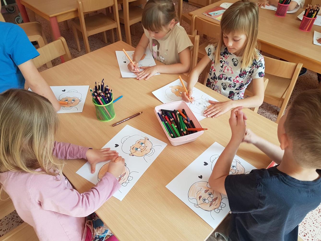 SOVIČKY: ,,MOJE MAMINKA MÁ SVÁTEK - RODINA" - 44