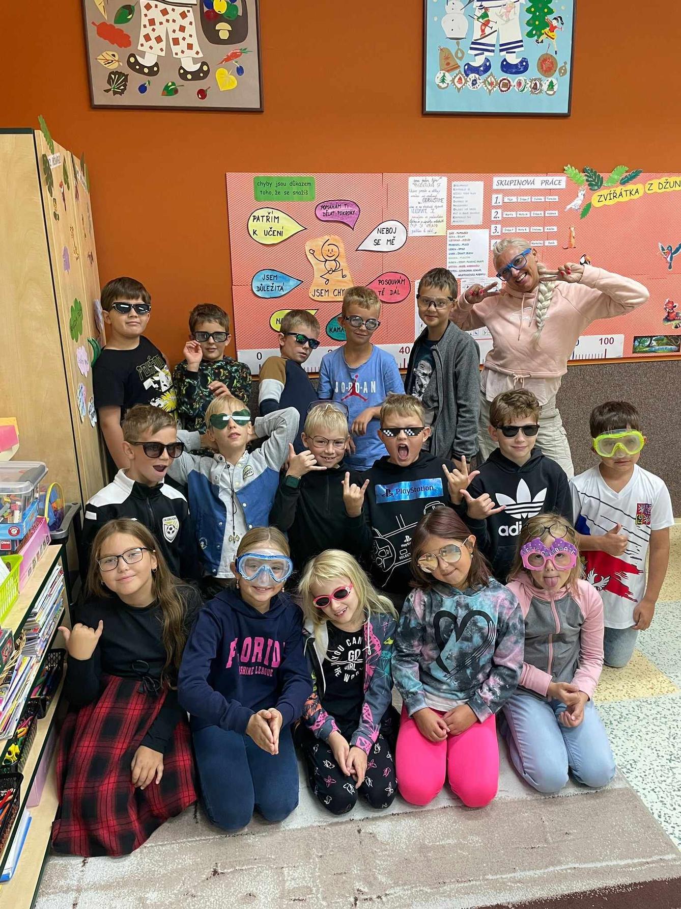 Barevný týden - den brýlí - 1