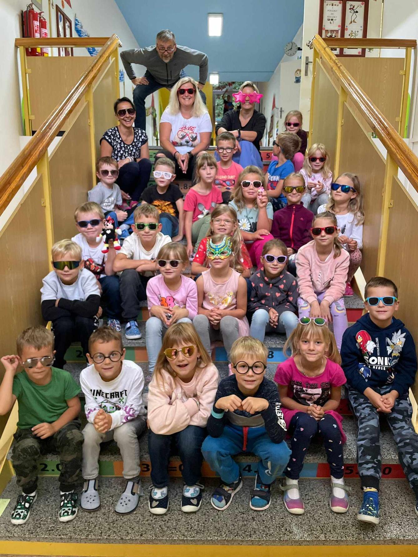 Barevný týden - den brýlí - 2