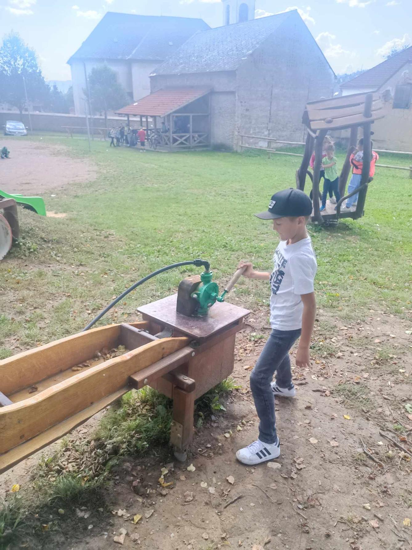 ZÁŘÍ - 2. ODDĚLENÍ A seznamovací odpoledne - 2