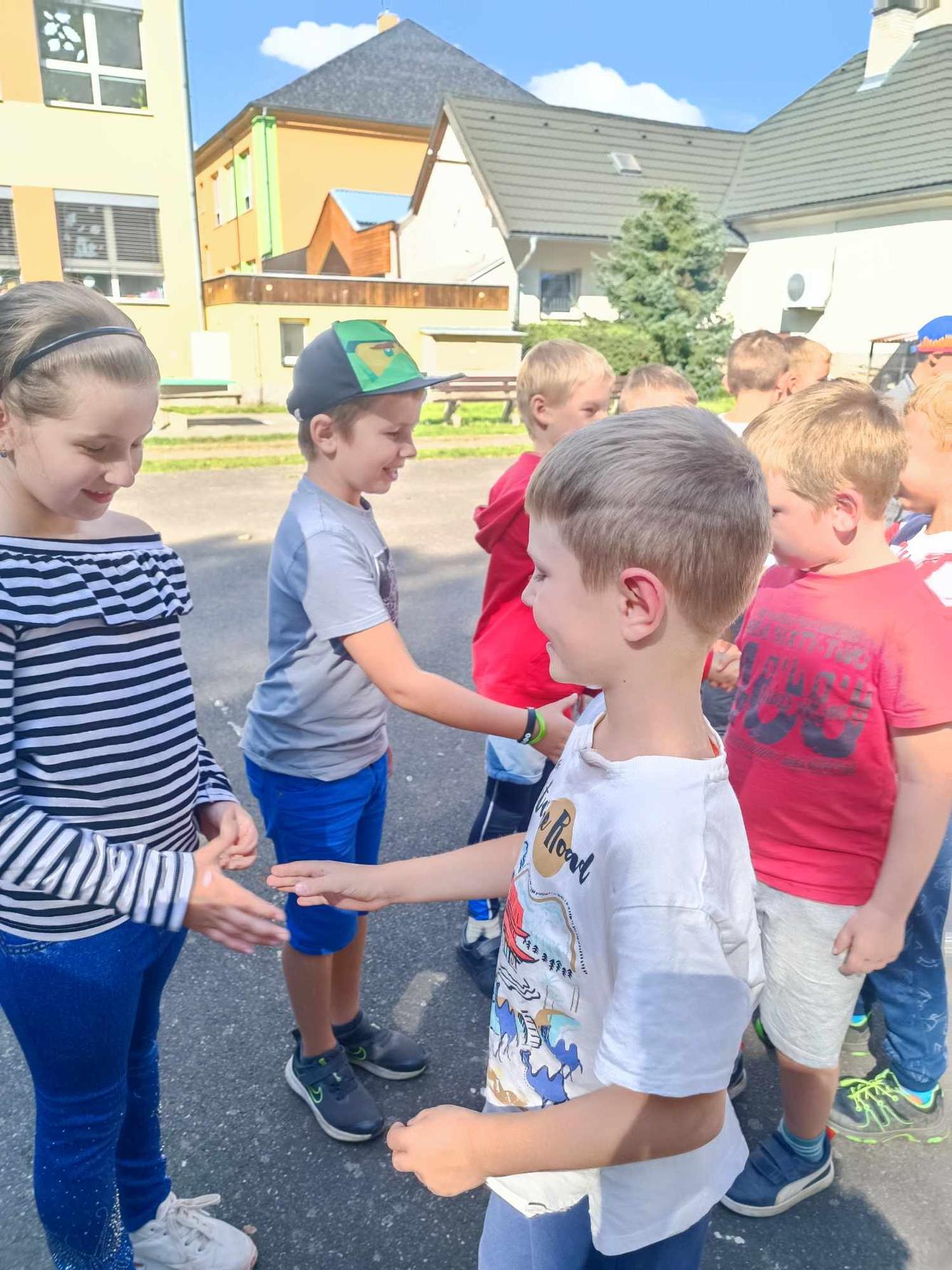 ZÁŘÍ - 2. ODDĚLENÍ A seznamovací odpoledne - 16