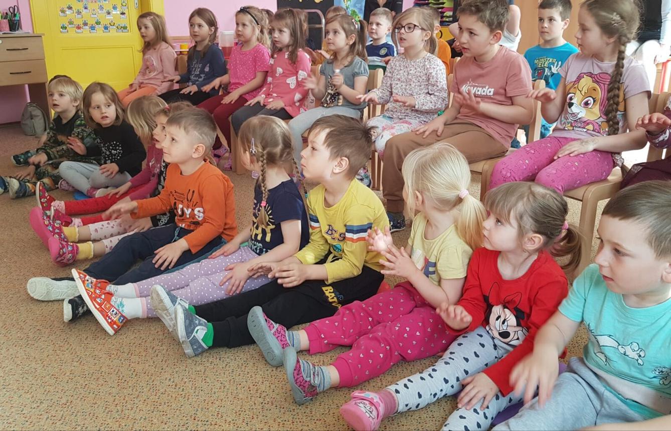 divadlo u dvou sluncí: ,,ESKYMÁCKÁ POHÁDKA" - 3