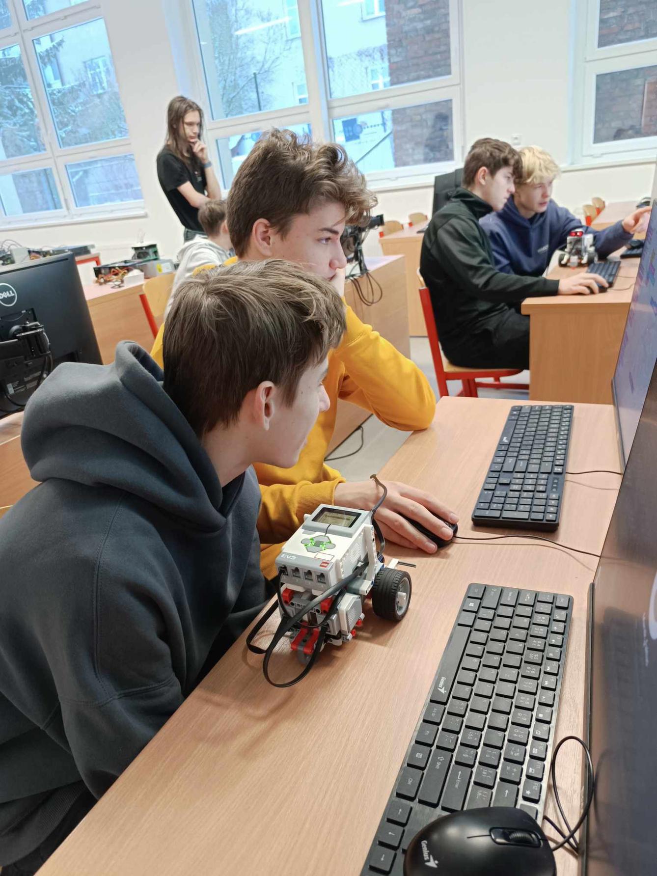 Exkurze na SŠ technické a dopravní v ČT - 8