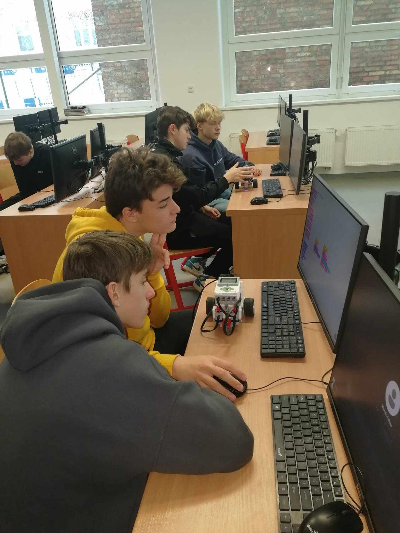 Exkurze na SŠ technické a dopravní v ČT - 13