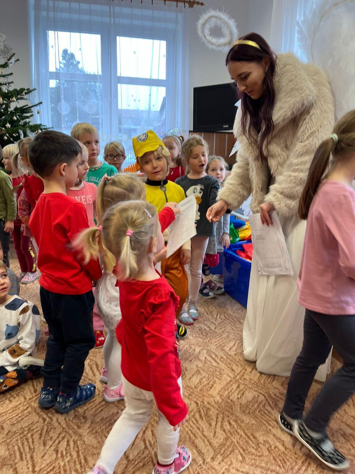 Mikuláš, anděl a čert ve školce - 3