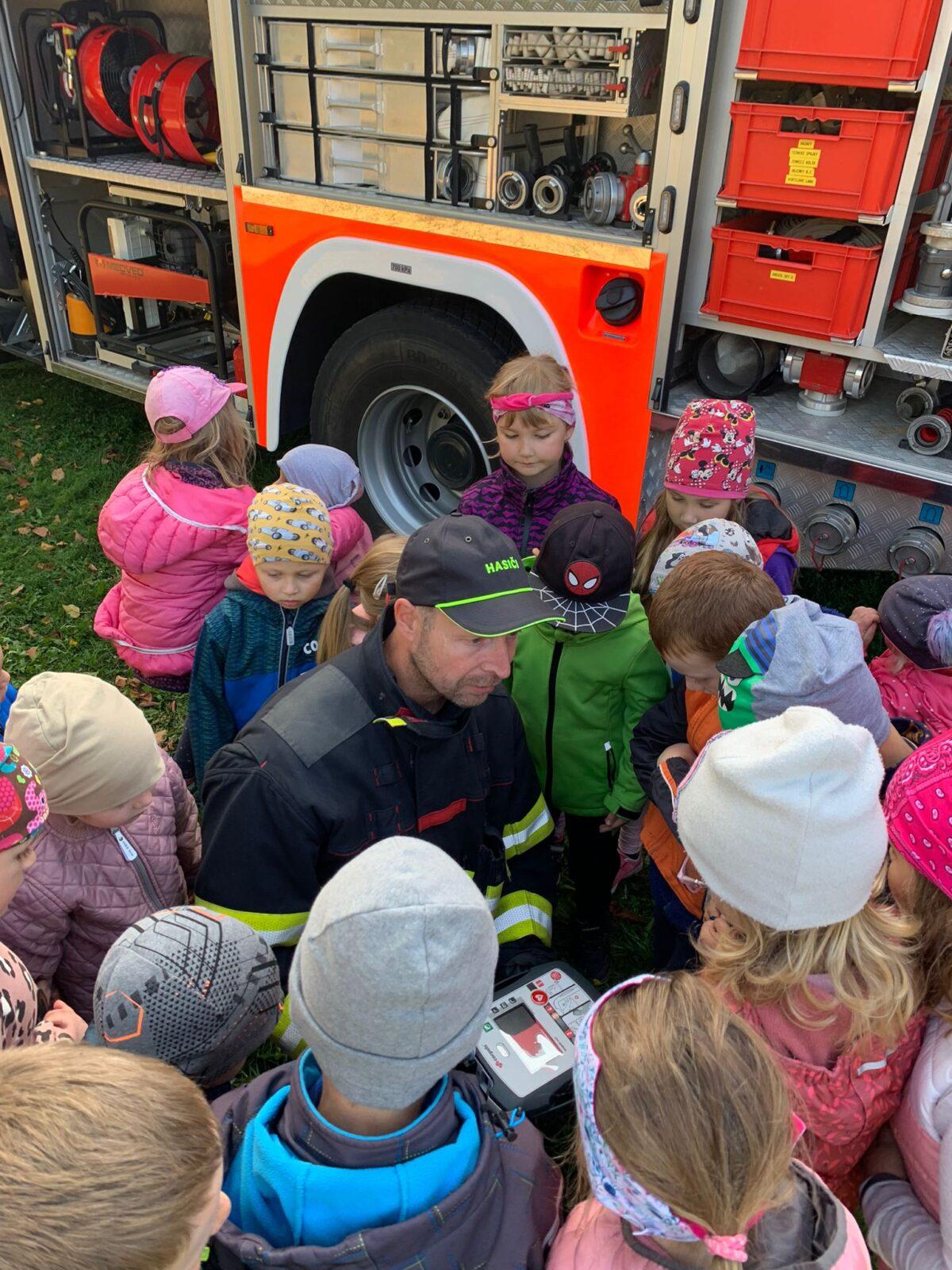 Návštěva dobrovolných hasičů v naší školce... - 10