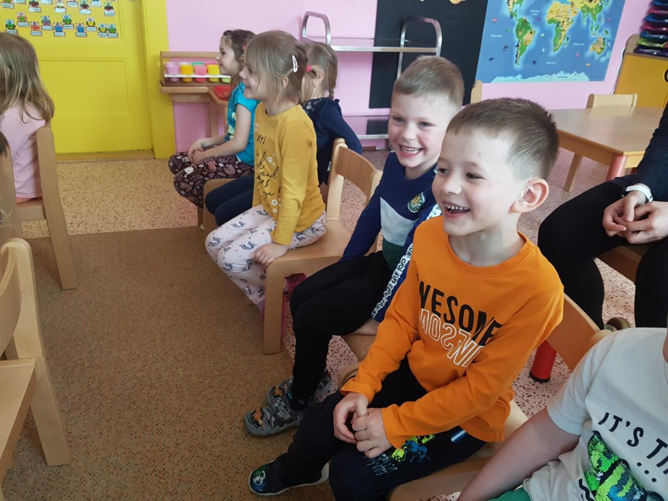 divadlo u dvou sluncí: ,,ESKYMÁCKÁ POHÁDKA" - 4