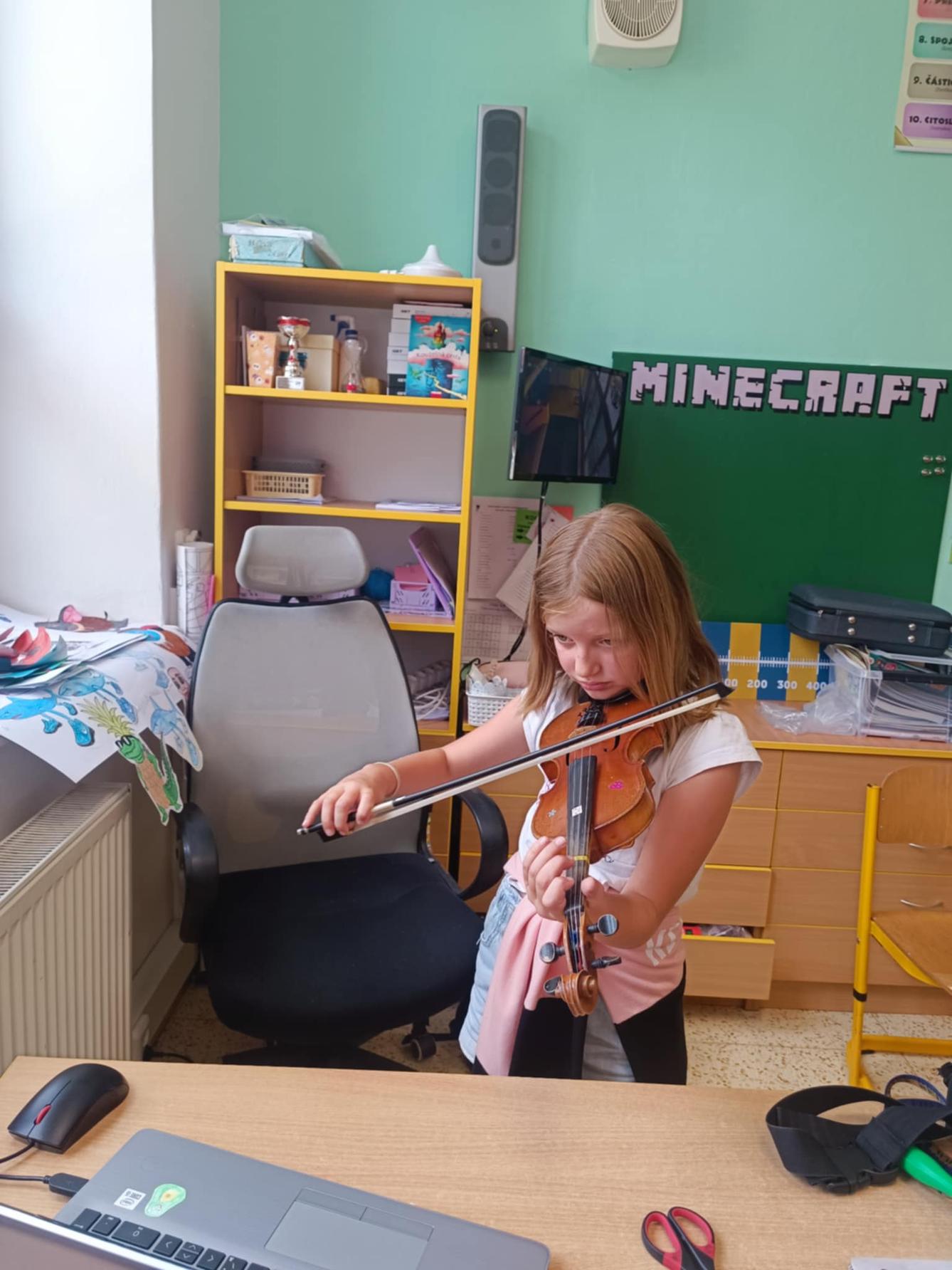 TÝDEN PLNÝ ZÁBAVY II - pátek - 22