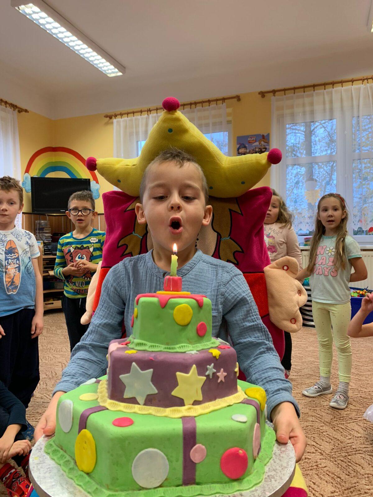 Páťa slaví narozeniny - 1