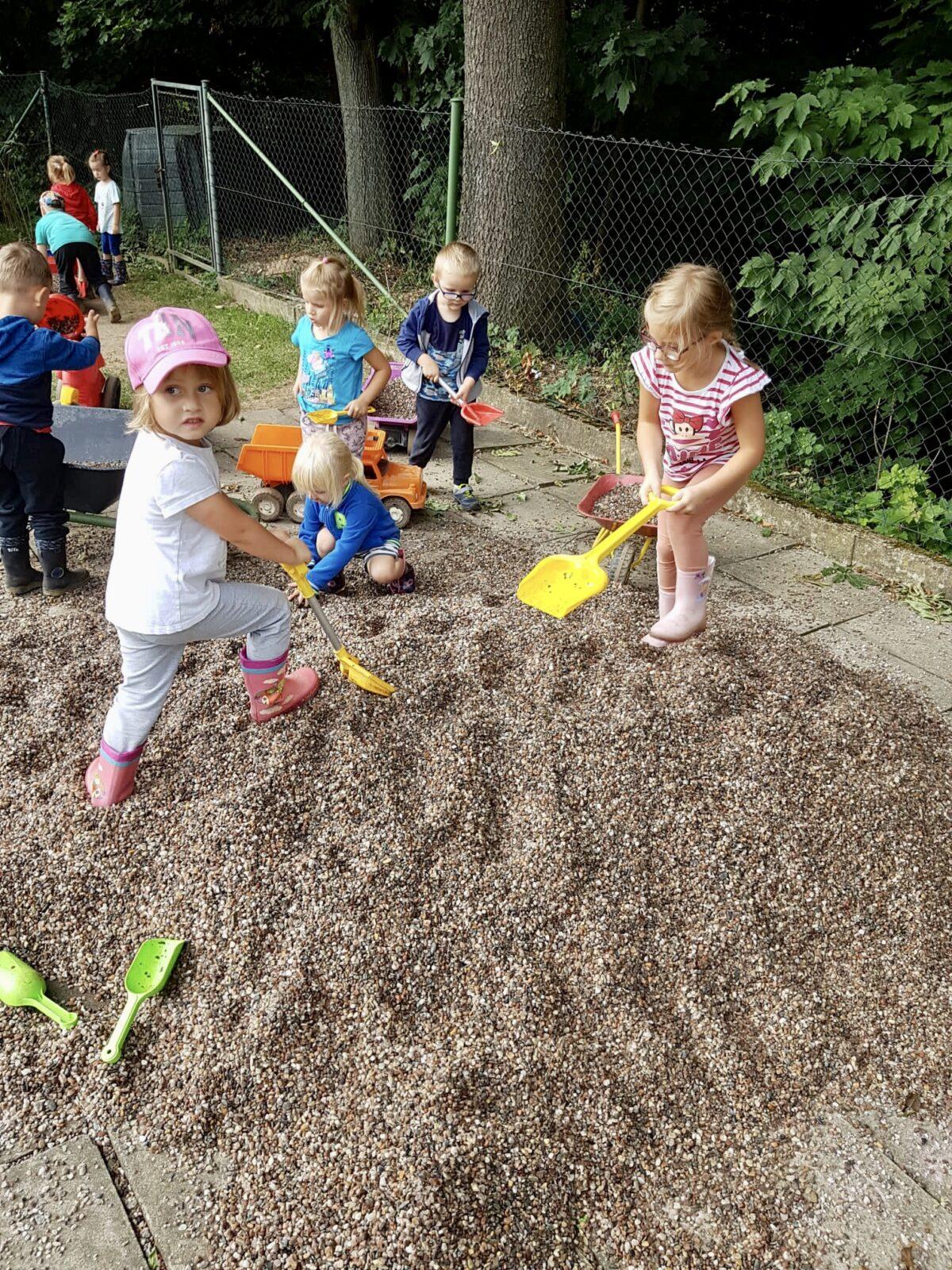 VZNIK NOVÉHO HRACÍHO KOUTKU - 15