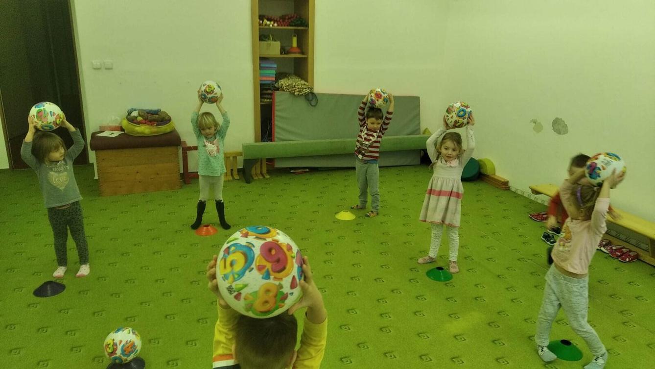 BROUČCI: CVIČÍME V TĚLOCVIČNĚ - 2