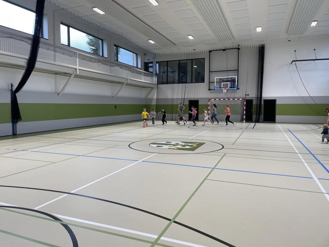 Sportovní odpoledne s rodiči - školní družina - 16