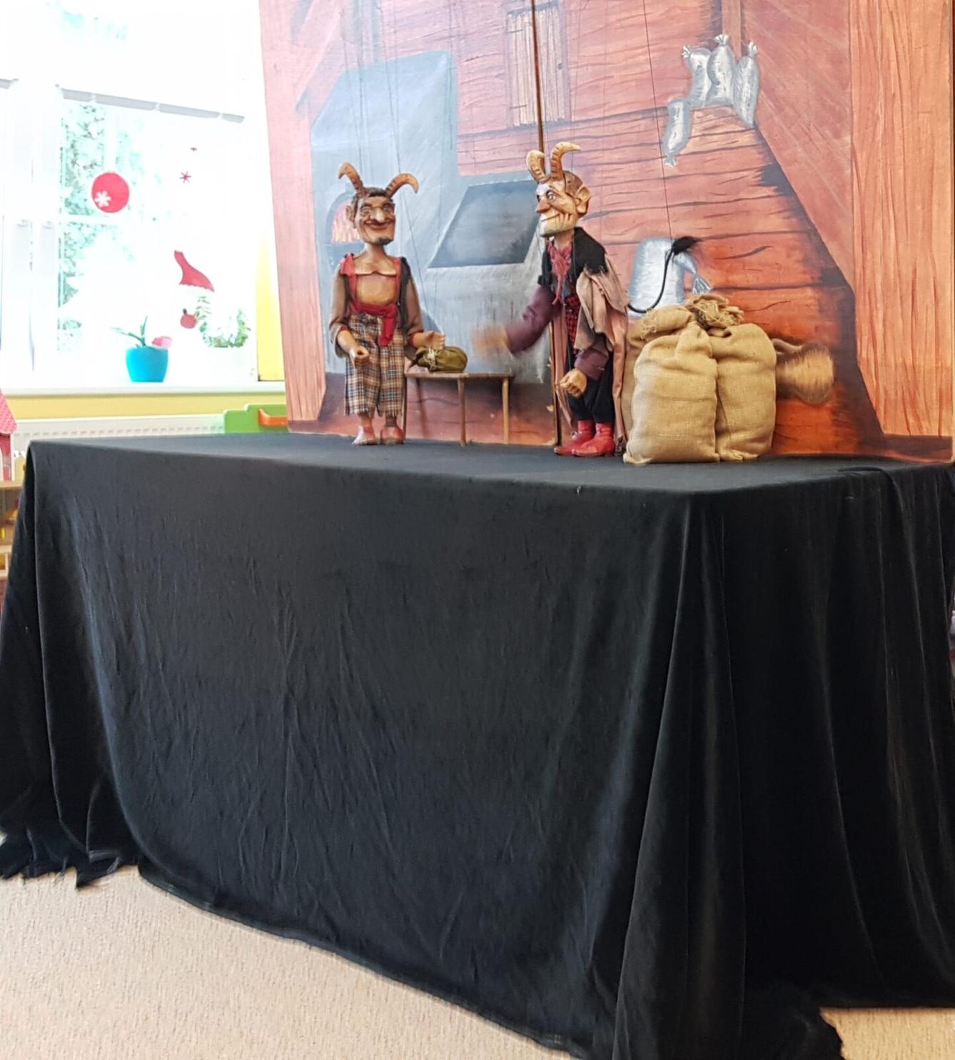 divadýlko: ,,JAK ČERTÍ JELITO A KOPYTO VAŘILI VTIPNOU KAŠI" - 5