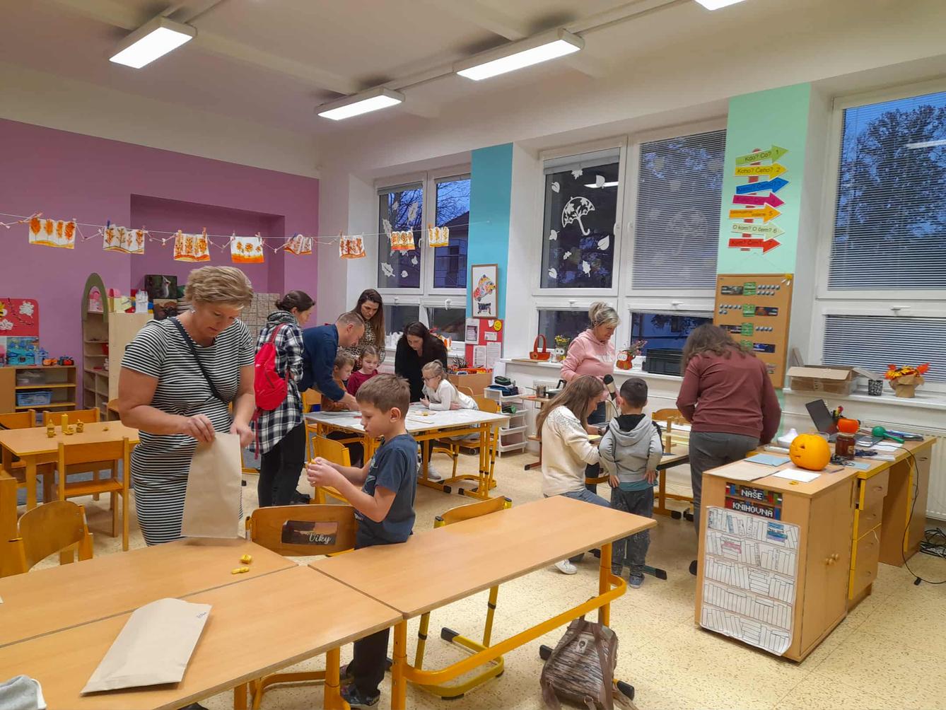 VÝROBA SVÍČEK - DRUŽINKY 1.a 2. oddělení - 19