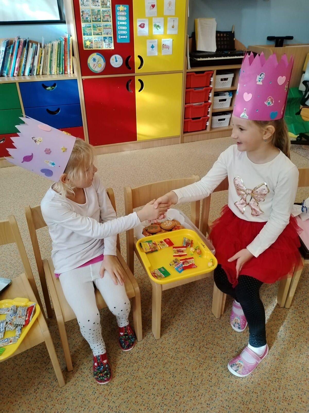 SLAVÍME: ELENKA, KAROLÍNKA A NATÁLKA MAJÍ NAROZENINY - 11