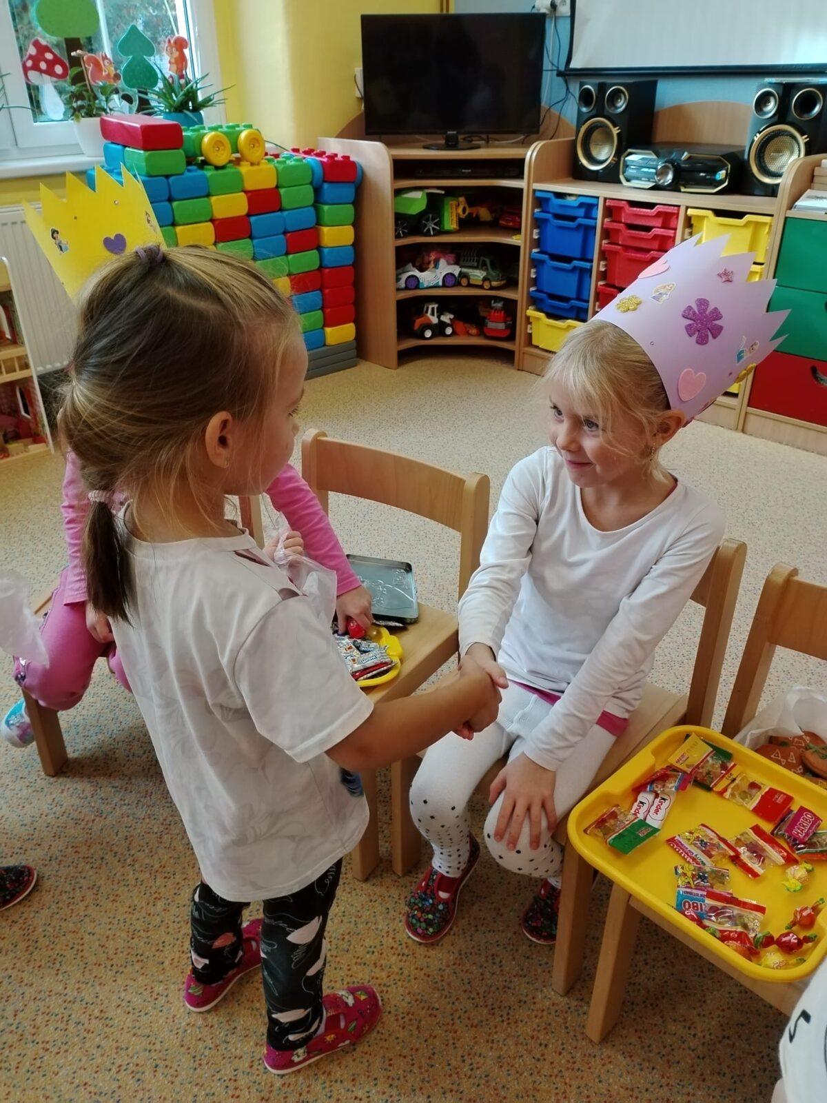 SLAVÍME: ELENKA, KAROLÍNKA A NATÁLKA MAJÍ NAROZENINY - 12