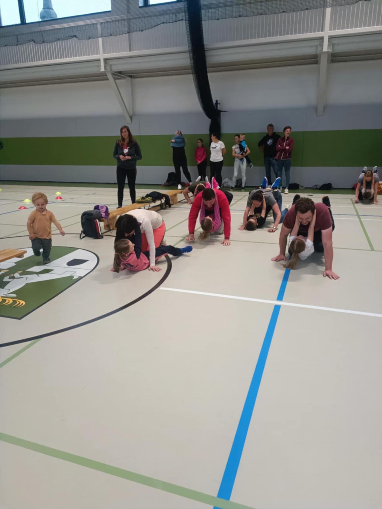 Družinka a děti s rodiči**"sportovní odpoledne" - 34