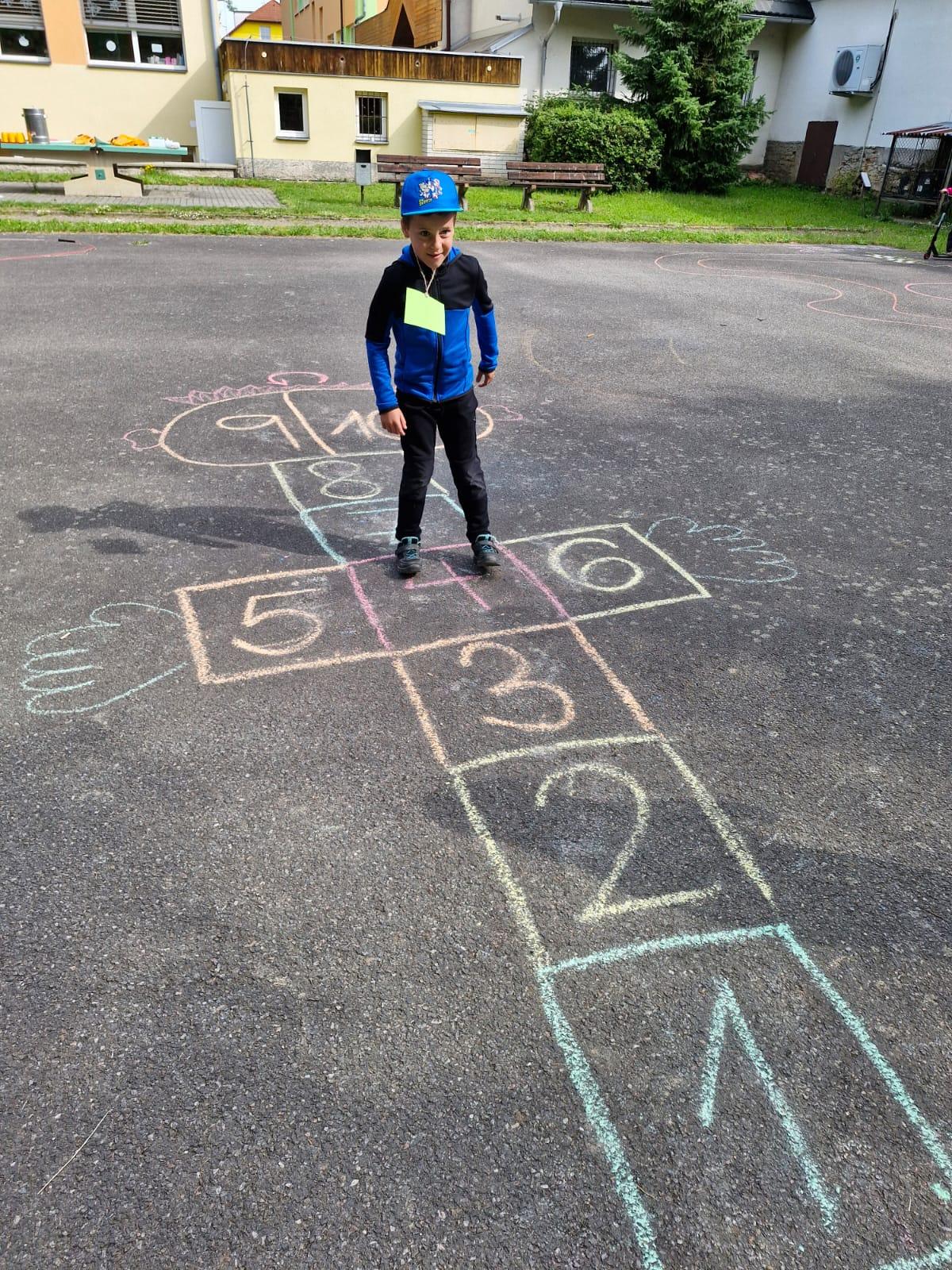 PŘEDŠKOLÁCI VE ŠKOLE - 9