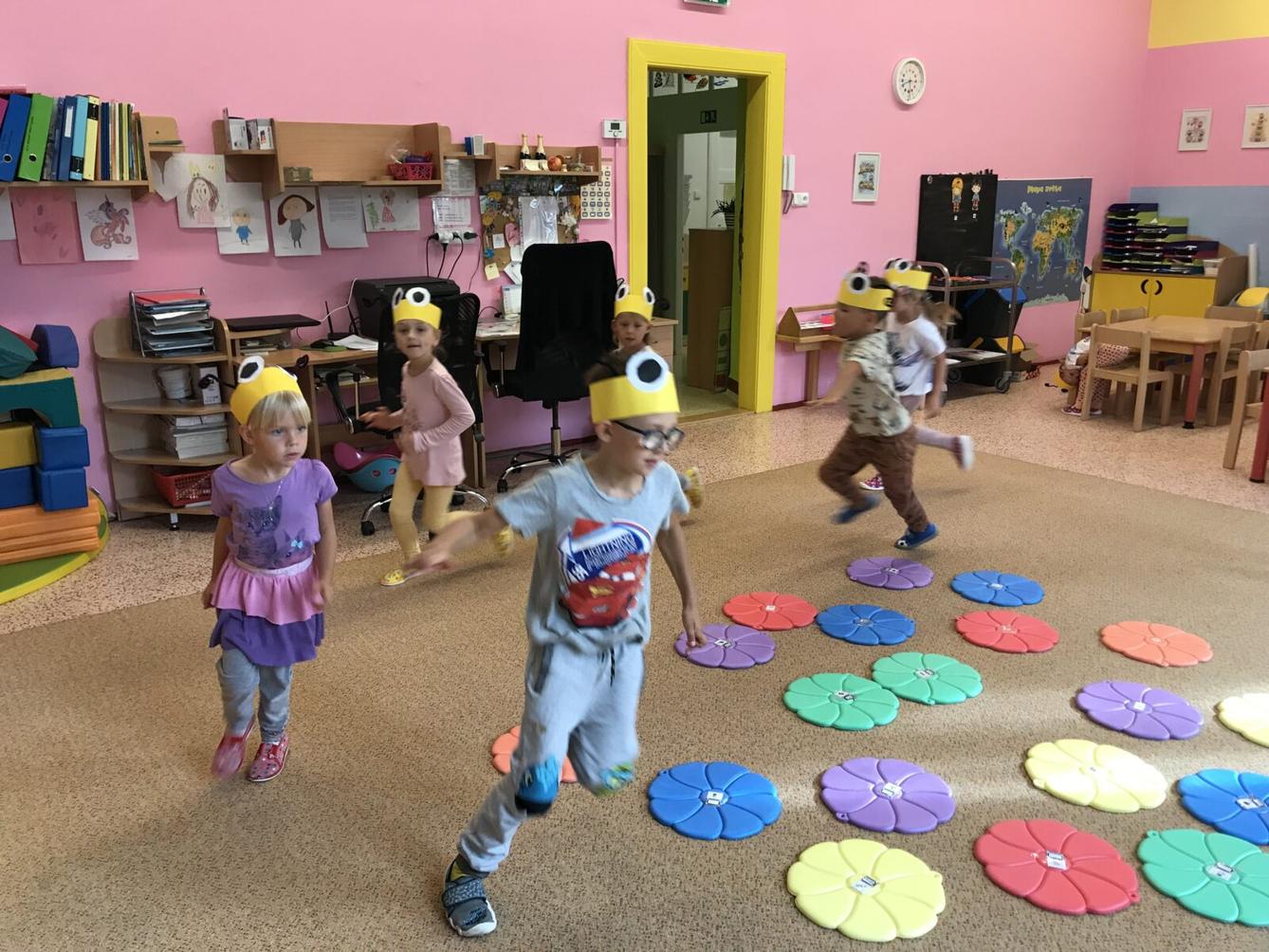 týdenní  projekt: ,,od kytičky k medu" - 27