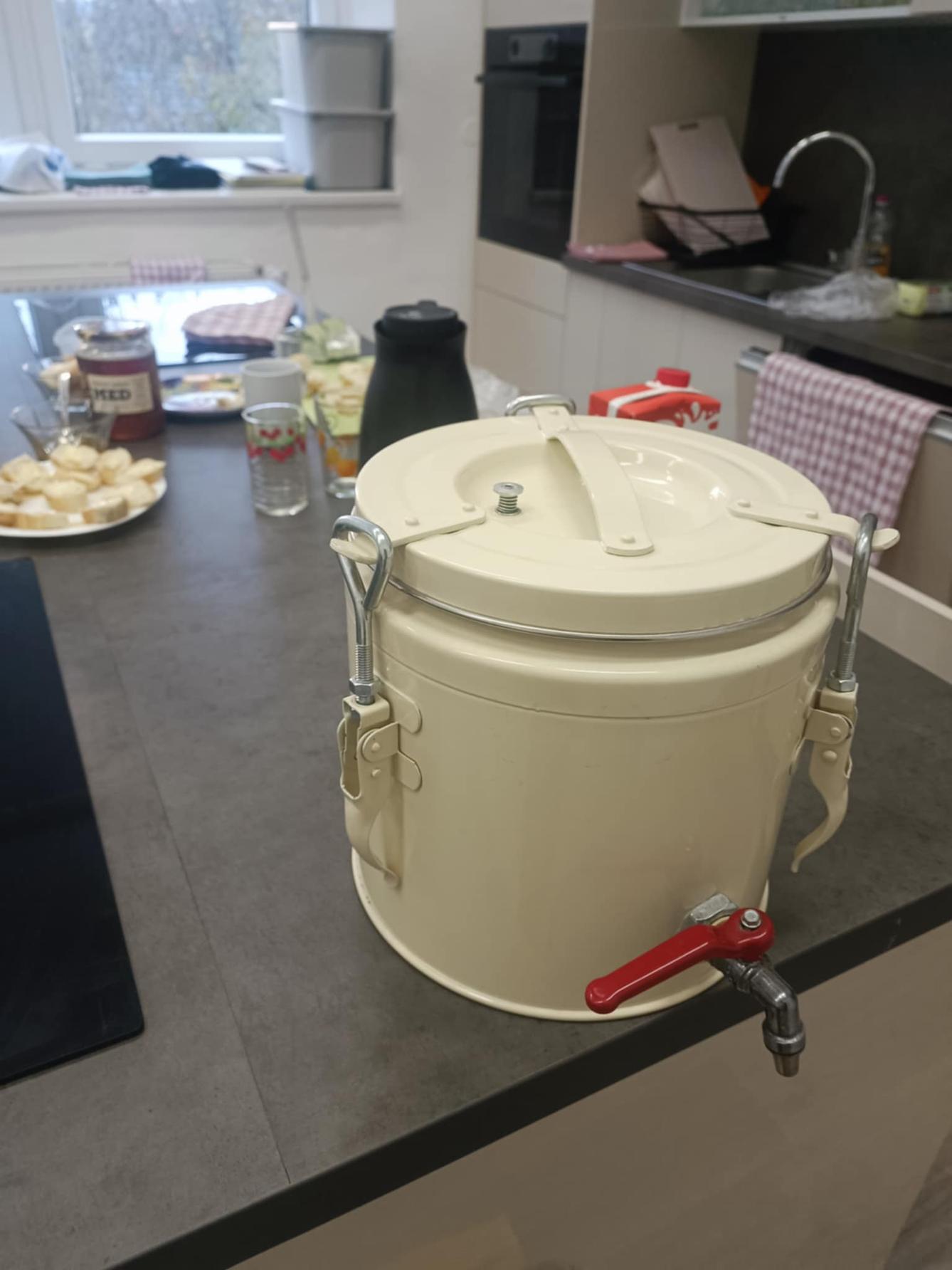 VÝROBA SVÍČEK - DRUŽINKY 1.a 2. oddělení - 21