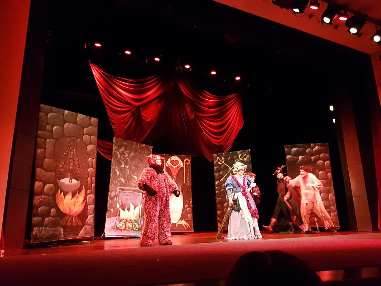 NÁVŠTĚVA DIVADLA: ,,ČERTŮV ŠVAGR" - 7