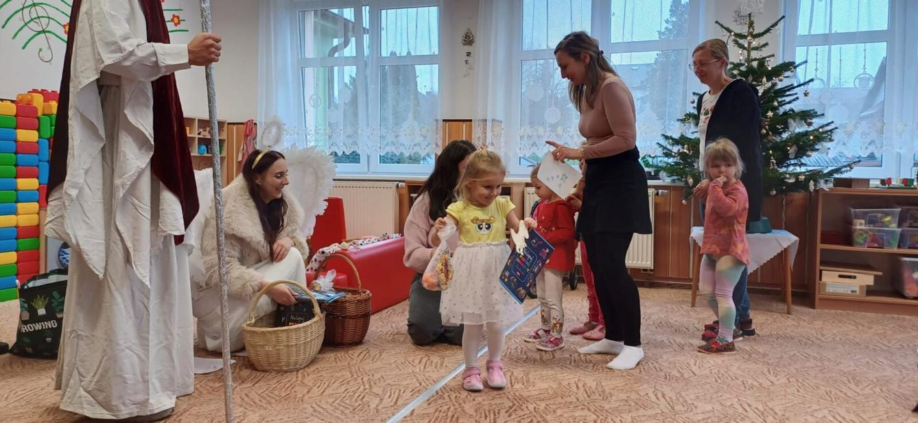 Mikuláš, anděl a čert ve školce - 9