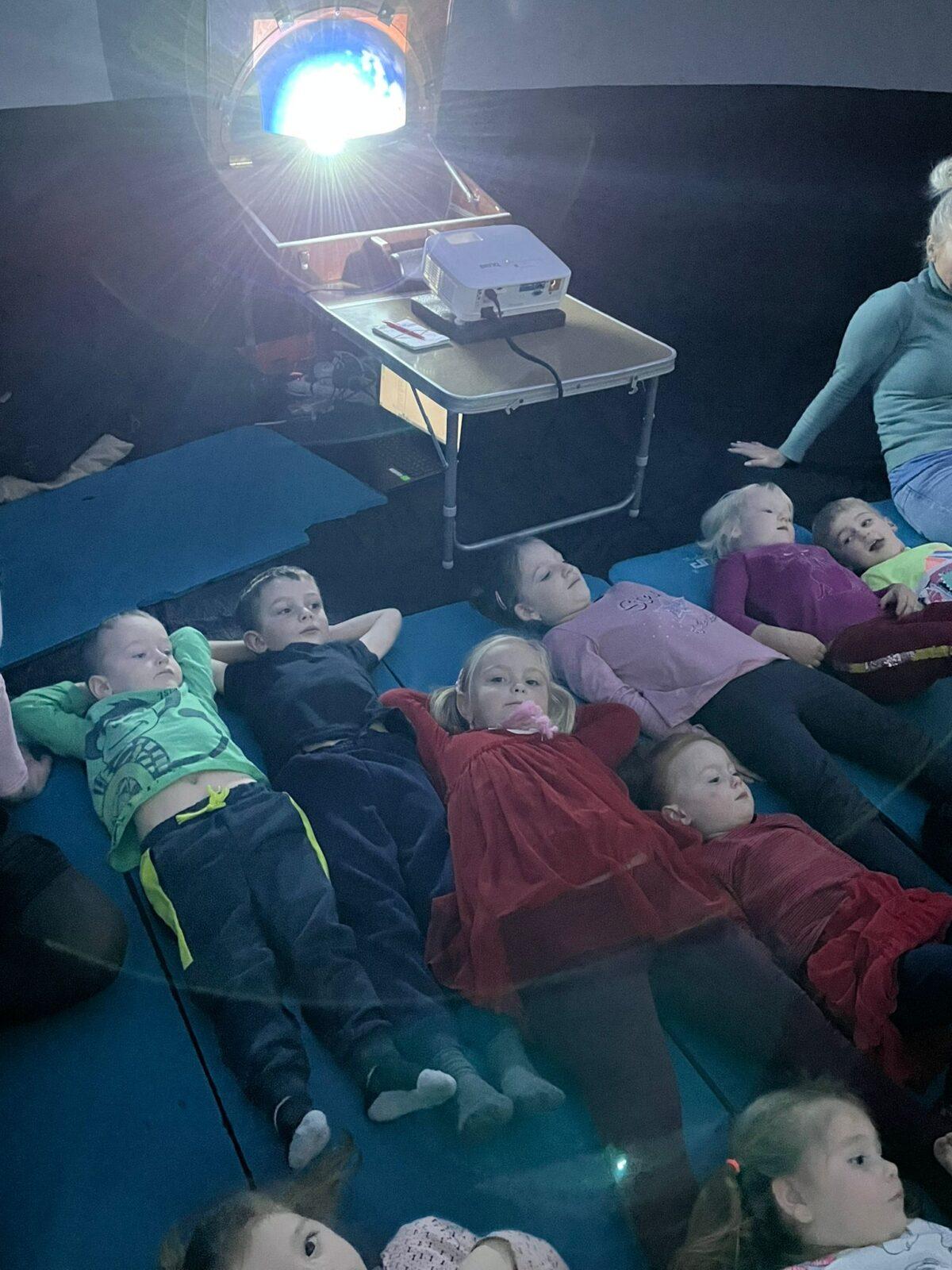 SFÉRICKÉ KINO - „Cestování s hvězdami - 2