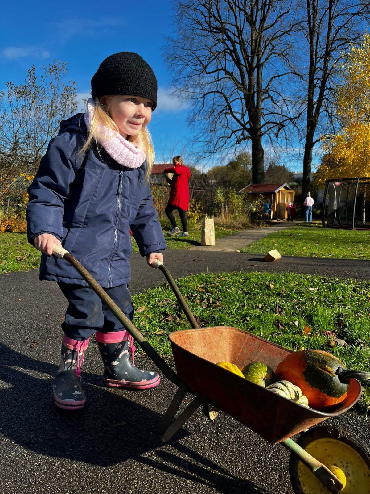 podzimní hry na zahradě - 17