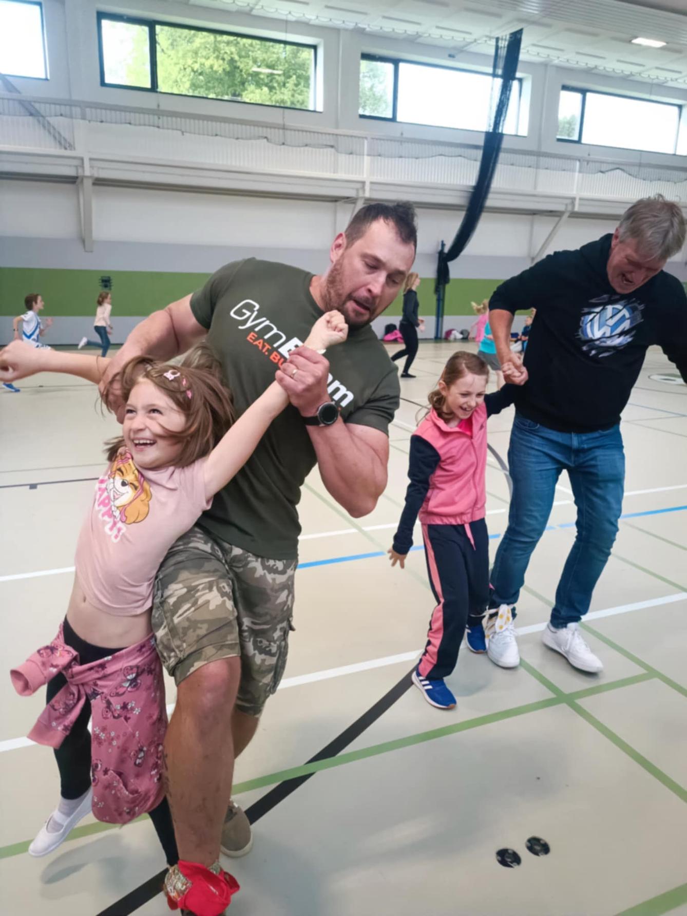 Družinka a děti s rodiči**"sportovní odpoledne" - 38