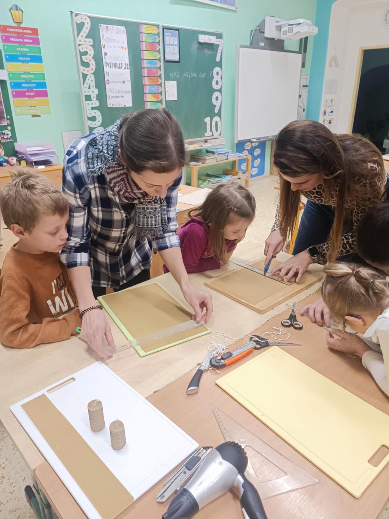 VÝROBA SVÍČEK - DRUŽINKY 1.a 2. oddělení - 25