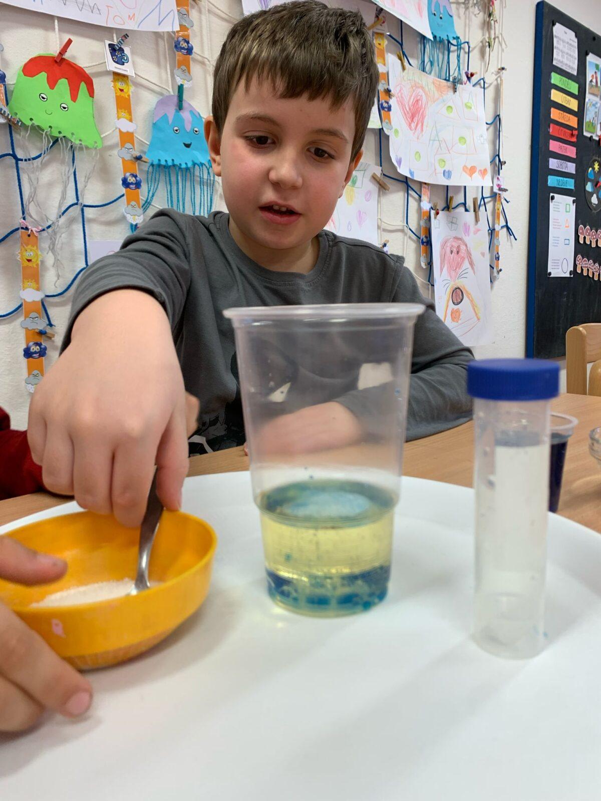 pokusy s vodou - námořníci - 13