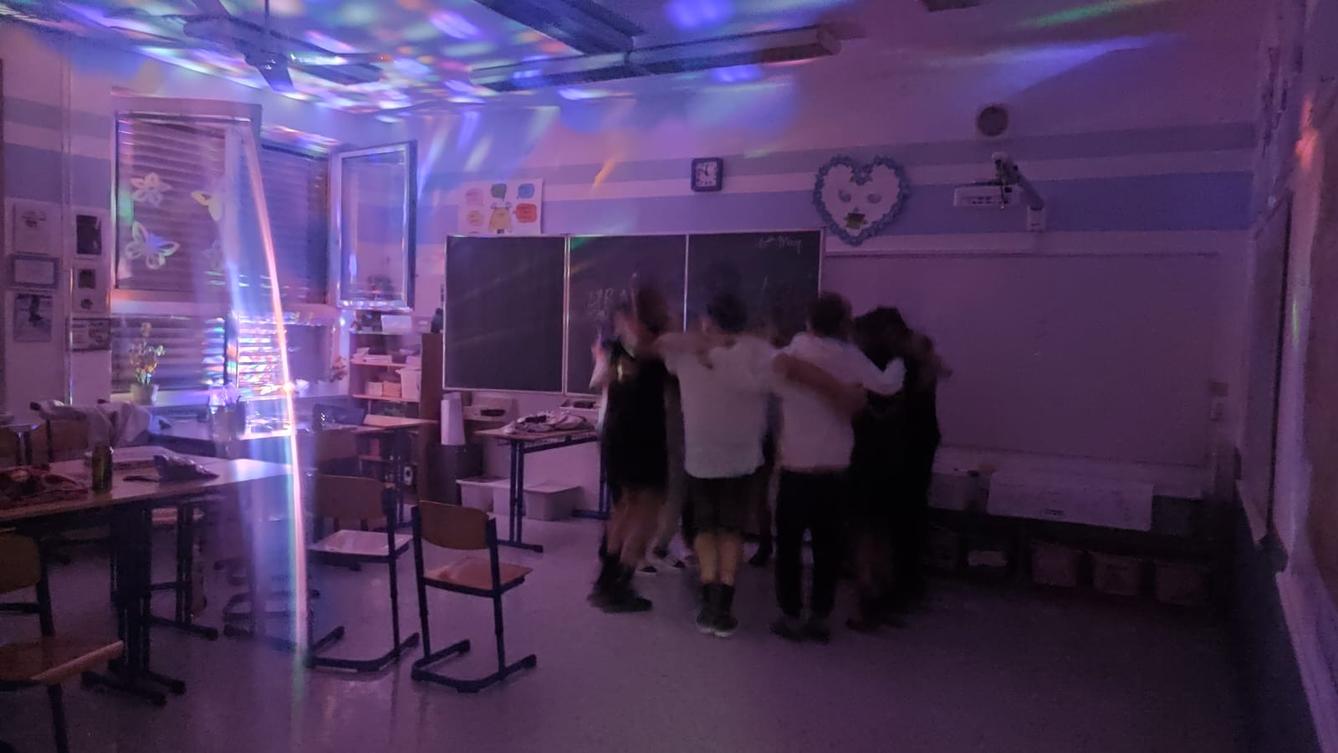 Spaní ve škole - 8. B - 2