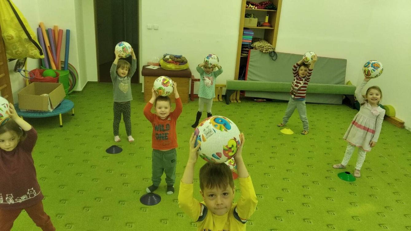 BROUČCI: CVIČÍME V TĚLOCVIČNĚ - 3