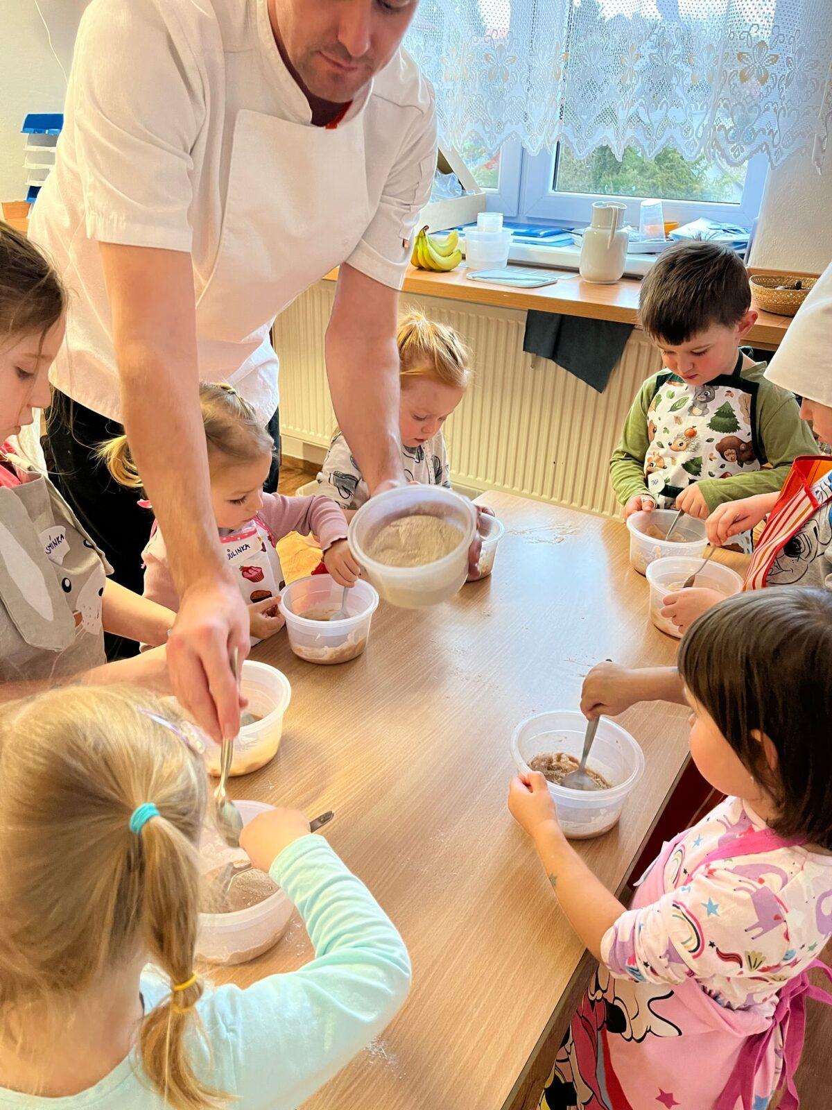 Pan kuchař a pečení muffinů - 11