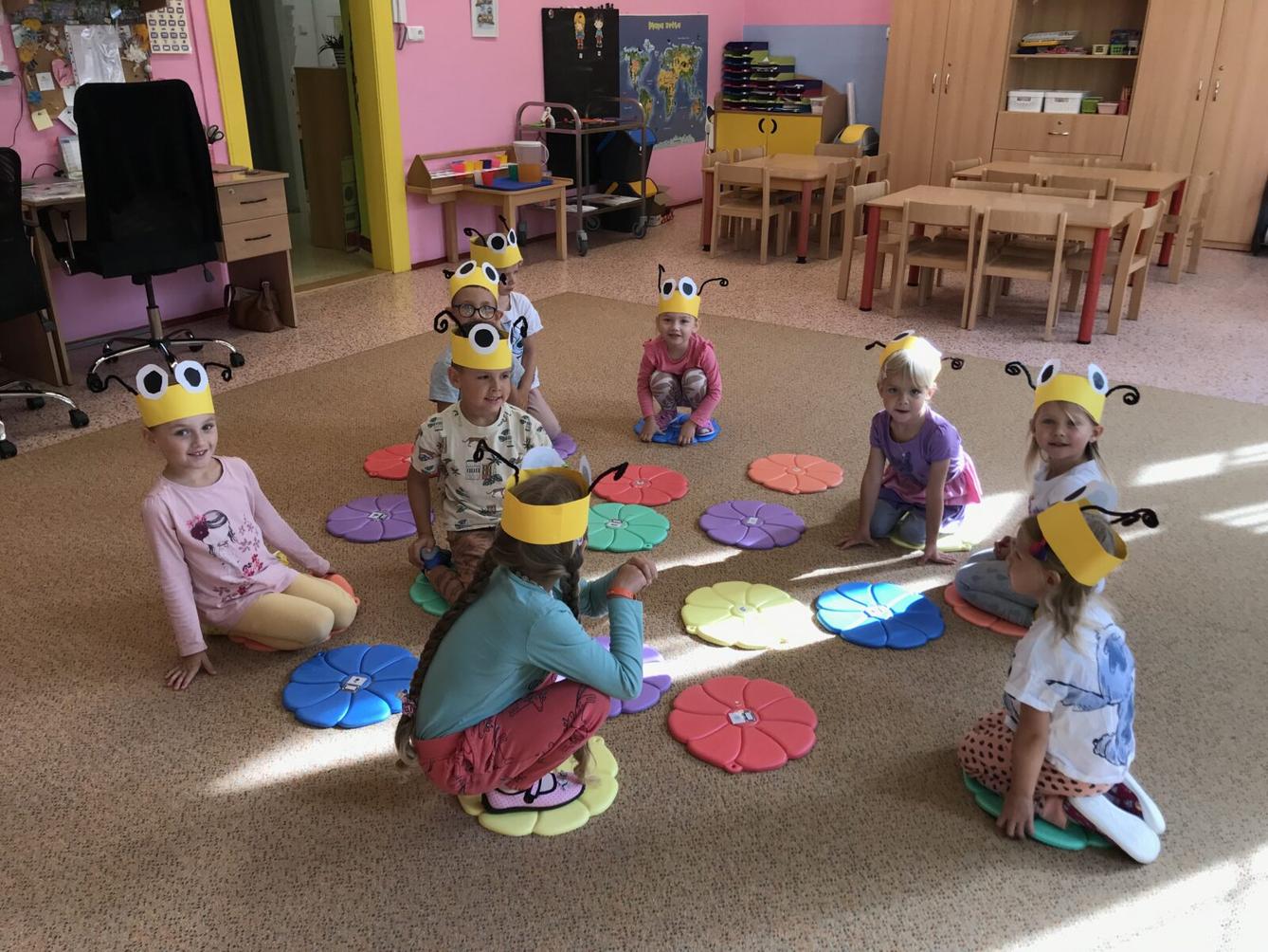 týdenní  projekt: ,,od kytičky k medu" - 28