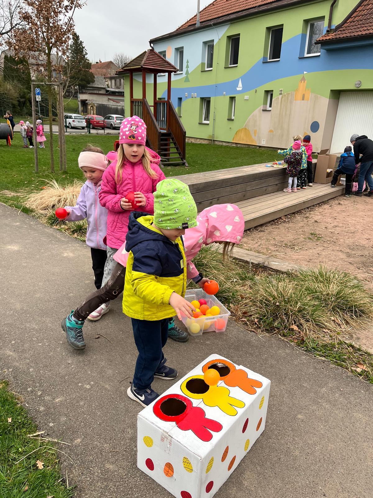 velikonoční stezka+ hledání vajíček na zahradě - 15