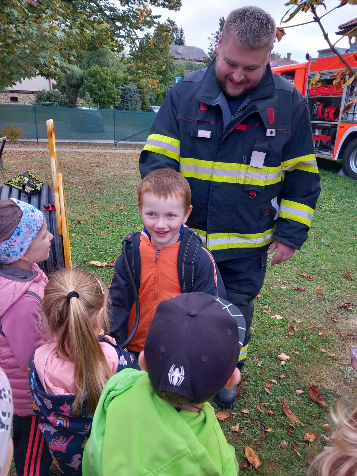 Návštěva dobrovolných hasičů v naší školce... - 18