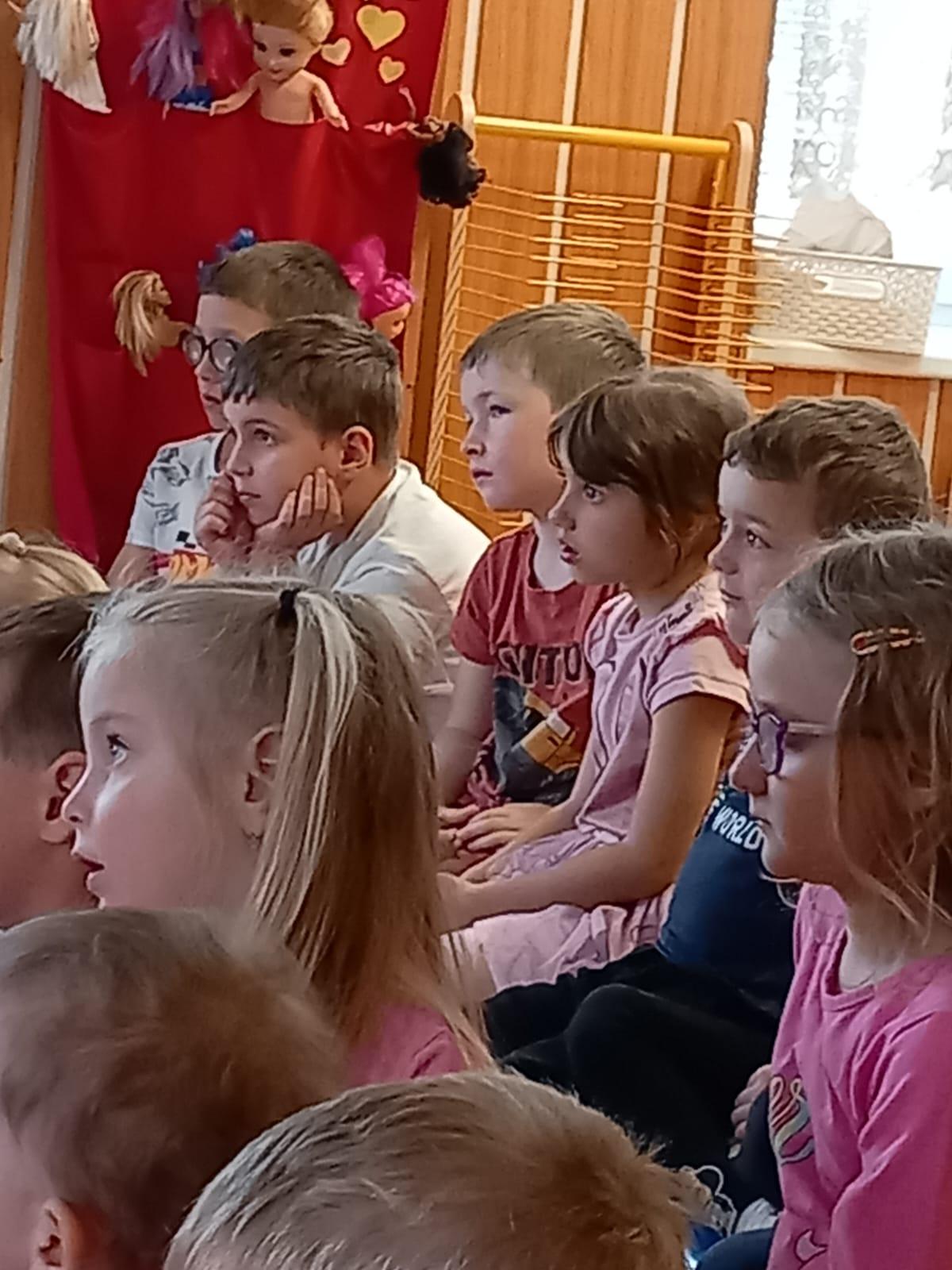 Loutkové divadlo - „ V ŘÍŠI SKŘÍTKŮ, VÍLA OBRŮ“ - 4