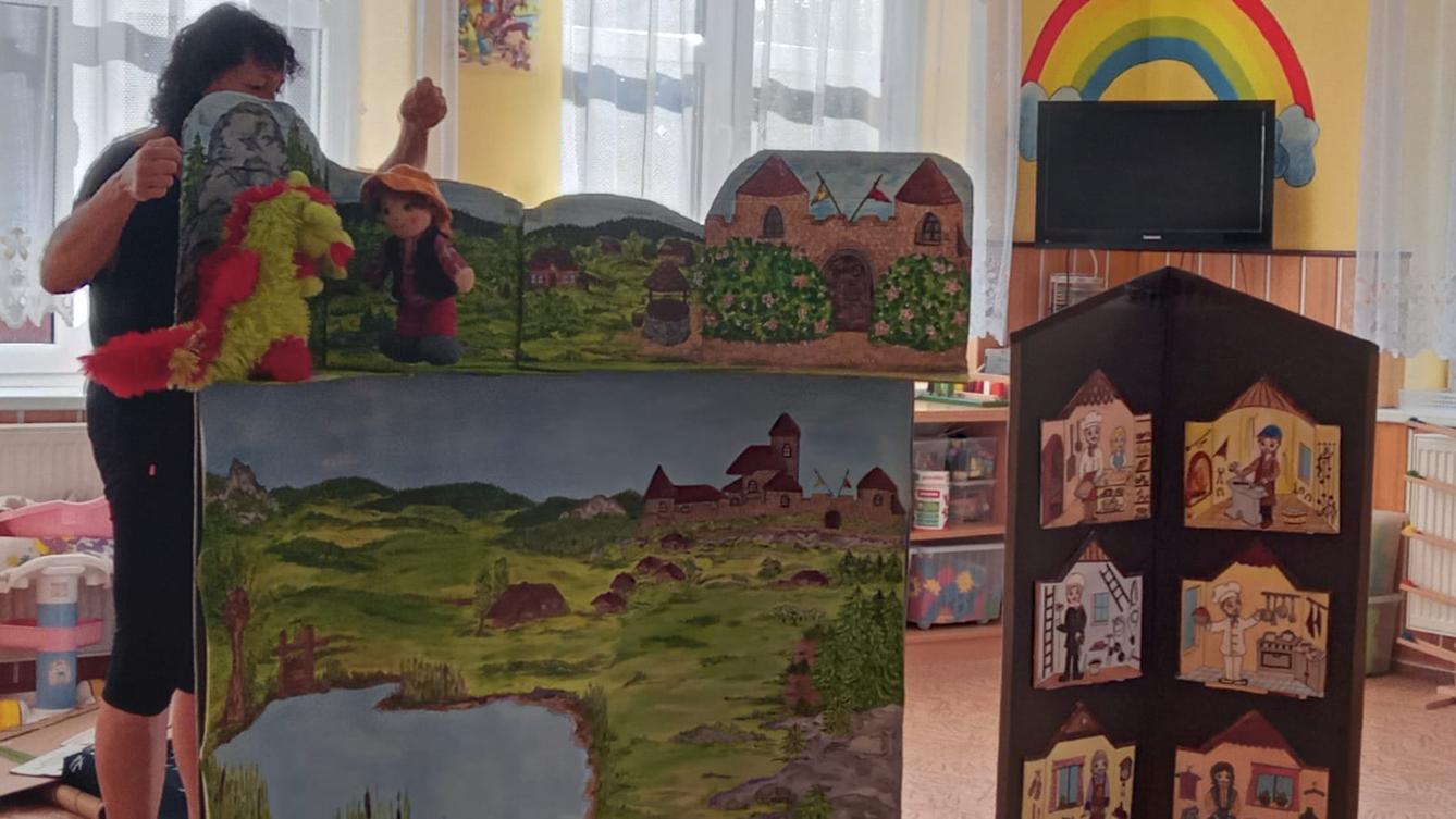 Divadlo "U dvou sluncí"- "Jak se stal Honza rytířem" - 3