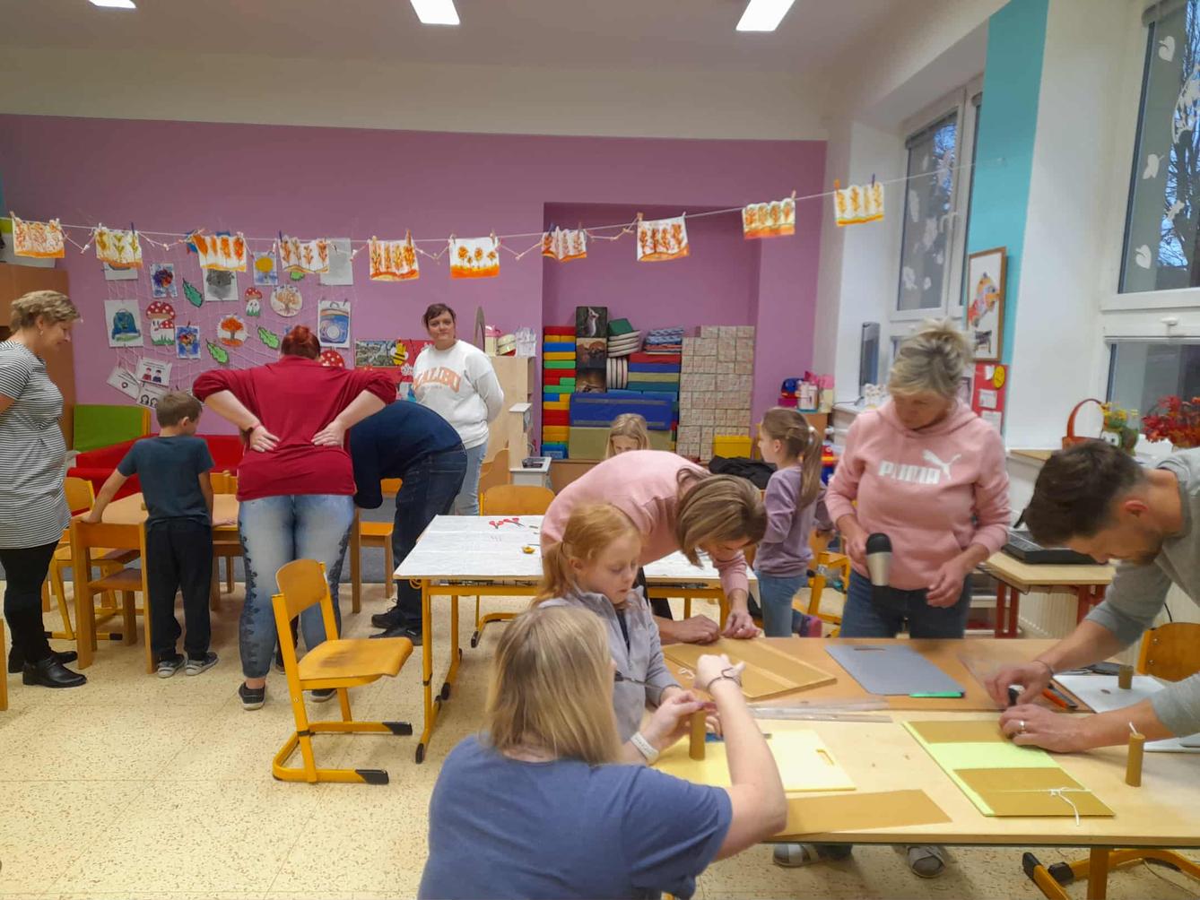 VÝROBA SVÍČEK - DRUŽINKY 1.a 2. oddělení - 31