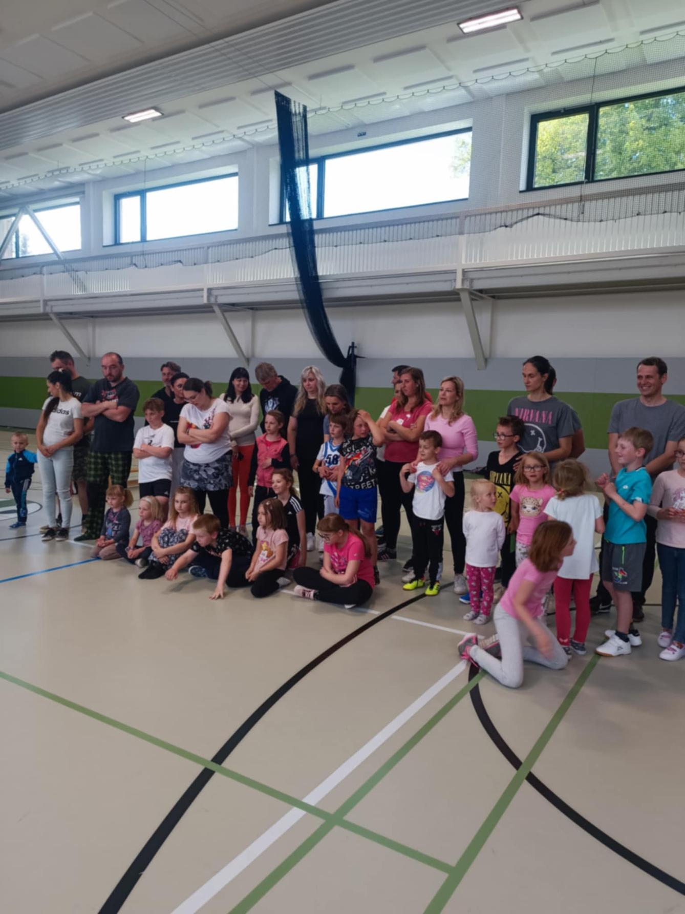 Družinka a děti s rodiči**"sportovní odpoledne" - 42