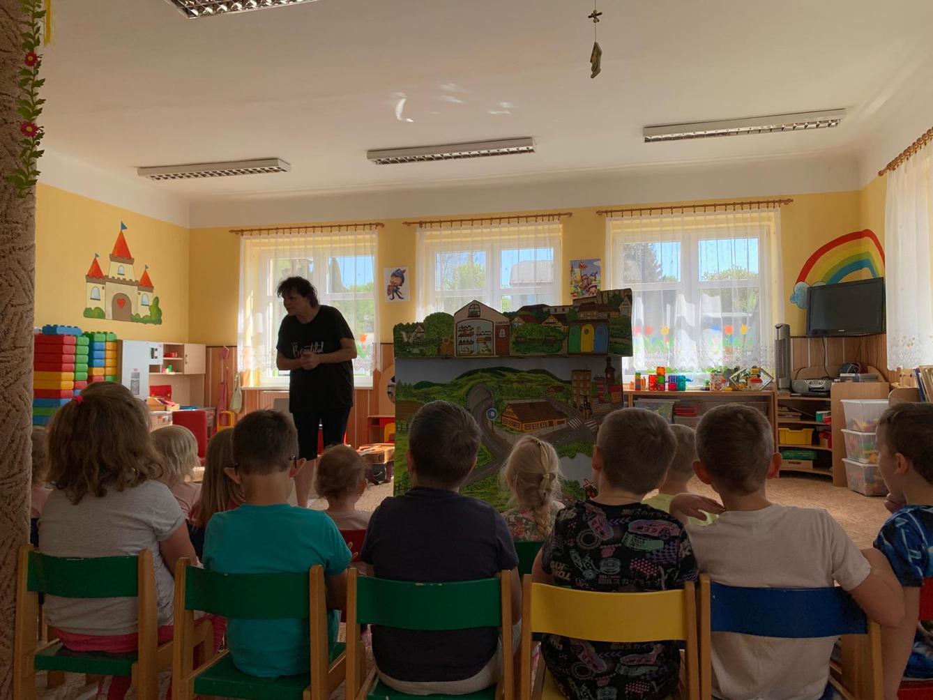 divadlo - „ Jak Jeníček do města zabloudil “ - 3